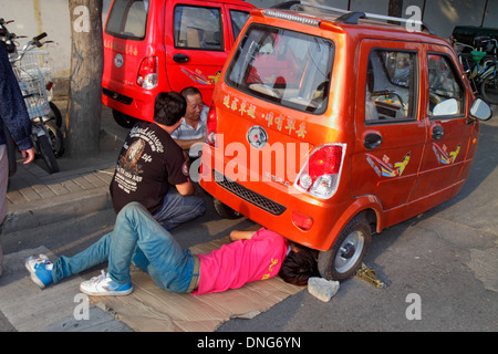 Peking China, China, Xicheng Bezirk, Guang an Men Nei Da Jie, Guanganmen Inner Street, Geschäft, elektrisches 3 dreirädriges Fahrzeug, Auto, EV, China130918721 Stockfoto