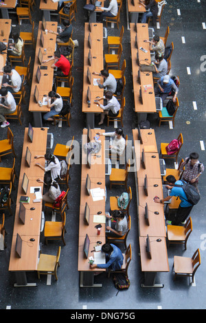 Peking China, Chinesisch, Haidian District, Peking-Universität, PKU, Beidà, Hochschulbildung, Campus, Bibliothek, Studienhalle, Computermonitore, Internetterminal acce Stockfoto