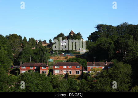 Blick über die Bidborough Kirche im Sommer von Brookhurst Meadow, auf dem Wealdway zwischen Bidborough und Southborough, Kent, England Stockfoto