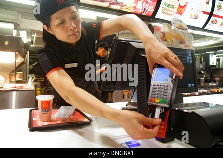 Hongkong China, HK, Asien, Chinesisch, Orientalisch, Insel, Sheung Wan, des Voeux Road Central, McDonald's, Burger, Hamburger, Restaurant Restaurants Essen Essen Essen Essen Cf Stockfoto