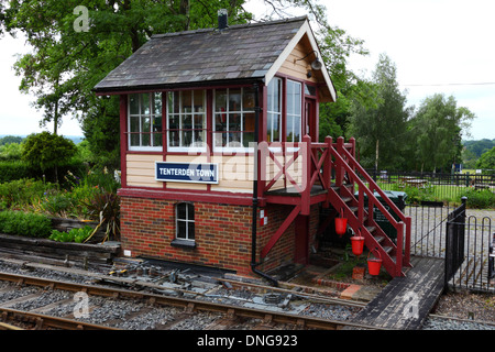 Restaurierte Stellwerk Tenterden Stadt Station auf Kent & East Sussex Railway, Kent, England Stockfoto