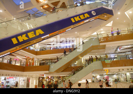 Hongkong China, Hongkong, Asien, Chinesisch, Orientalisch, New Territories, Sha Tin, Einkaufszentrum HomeSquare, innen, IKEA, Rolltreppen, Atrium, mehrere Ebenen, Besucher Stockfoto