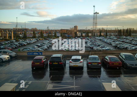 Parkplatz auf der Intu Trafford Centre indoor shopping Komplex in Dumplington, Greater Manchester, England Stockfoto