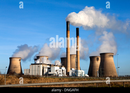 Ferrybridge Kraftwerk Kohlekraftwerk liegt am Fluss Aire in der Nähe von Ferrybridge in West Yorkshire, England im Besitz von SSE plc Stockfoto