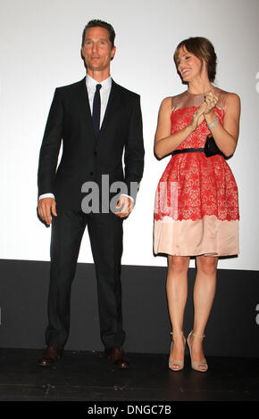 Toronto, ON, Kanada. 8. September 2013. Matthew McConaughey mit Jennifer Garner bei der Premiere von "Dallas Buyers Club" auf 2013 Toronto International Film Festival. Dan Herrick/ZUMAPRESS.com/Alamy © Live-Nachrichten Stockfoto