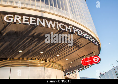 London-Seilbahn über den Fluss Themse Stockfoto
