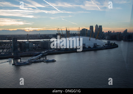London-Seilbahn über den Fluss Themse Stockfoto