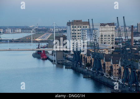 London-Seilbahn über den Fluss Themse Stockfoto