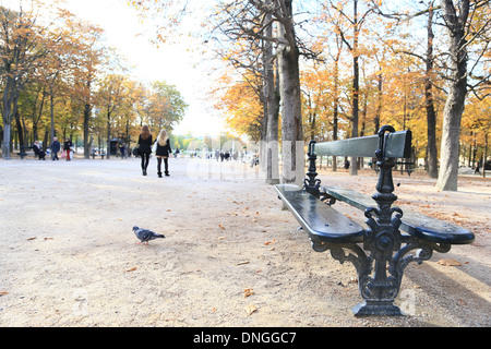 Jardin du Luxembourg in Paris im Oktober - Gasse vor dem Haupteingang Stockfoto