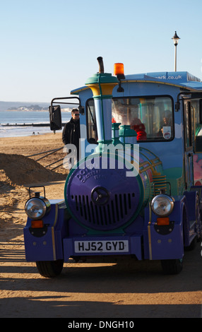 Santa Land Zug entlang der Promenade in Bournemouth fahren, am zweiten Weihnachtstag Stockfoto