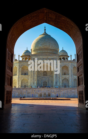 Taj Mahal gerahmt in Bogen, Agra, Indien Stockfoto