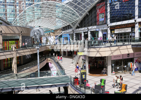 Innenraum des Trinity Leeds Shopping Center Stockfoto