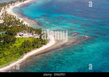 Luftbild der Küste von San Pedro, Belize Barrier Reef. mit kleinen Landmassen oder cayes Stockfoto