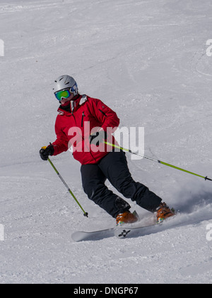 Skifahrer an den oberen Hängen des Bliss Trail unterhalb Kensho SuperChair, Spitze 6, Skigebiet Breckenridge Breckenridge, Colorado Stockfoto