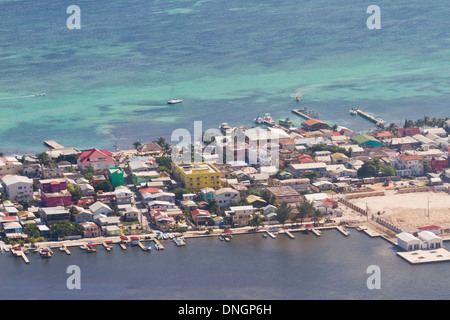 Luftaufnahme der Stadt von San Pedro in Ambergris Caye, Belize Stockfoto