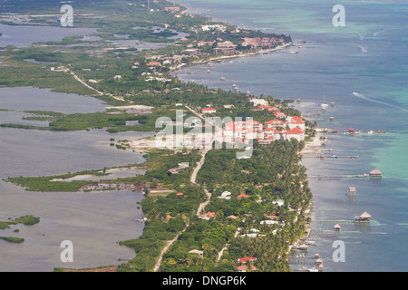 Luftaufnahme der Stadt von San Pedro in Ambergris Caye, Belize Stockfoto