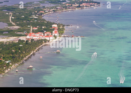 Luftaufnahme der Stadt von San Pedro in Ambergris Caye, Belize Stockfoto