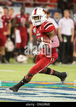 Orlando, FL, USA. 28. Dezember 2013. S: Louisville Wide Receiver DeVante Parker (9) während der zweiten Hälfte Aktion der Russell Athletic Schüssel zwischen den Miami Hurricanes und die Louisville Kardinäle. Louisville besiegte Miami 36-9 im Citrus Bowl in Orlando, FL. Credit: Csm/Alamy Live-Nachrichten Stockfoto