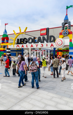 Menschen vor dem Legoland Malaysia unterzeichnen, Johor, Malaysia Stockfoto