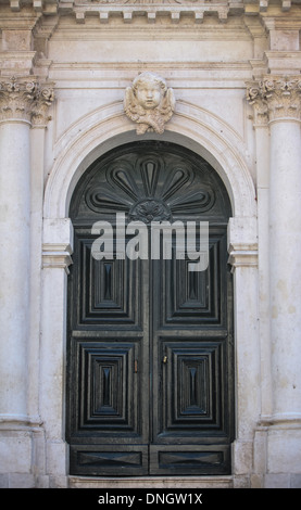 Tür in Dubrovnik, Kroatien Stockfoto