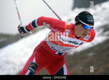 Oberhof, Deutschland. 29. Dezember 2013. Norwegische Skilangläuferin Marit Bjoergen in Aktion während der Quialification für die Sprint-Rennen bei der Tour de Ski-Langlauf-Veranstaltung in Oberhof, Deutschland, 29. Dezember 2013. Foto: HENDRIK SCHMIDT/Dpa/Alamy Live News Stockfoto