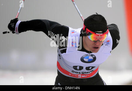 Oberhof, Deutschland. 29. Dezember 2013. Schweizer Langläufer Joeri Kindschi in Aktion während der Qualifikation für die Sprint-Rennen bei der Tour de Ski-Langlauf-Veranstaltung in Oberhof, Deutschland, 29. Dezember 2013. Foto: HENDRIK SCHMIDT/Dpa/Alamy Live News Stockfoto