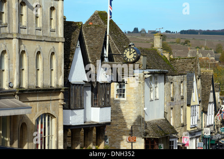 Zeigen Sie auf der High Street, Burford, Cotswolds, Oxfordshire, England, Vereinigtes Königreich, UK, Europa an Stockfoto