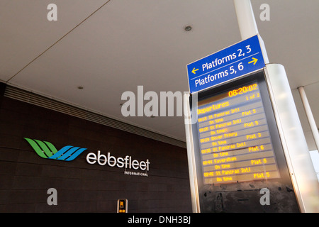 Trainieren Sie Anzeigentafel in Ebbsfleet international Bahnhof Ebbsfleet Kent, UK Stockfoto