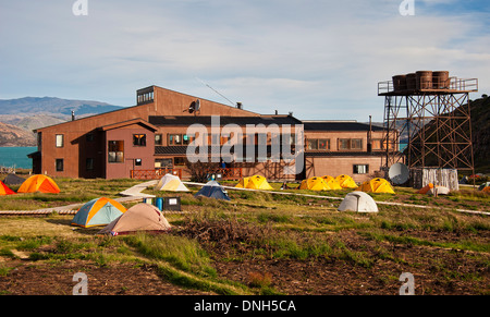 Kleines Hotel im chilenischen Berge in der Nähe von Lake Pehoe Stockfoto