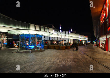 City Mall in der Nacht in Almere, Niederlande Stockfoto