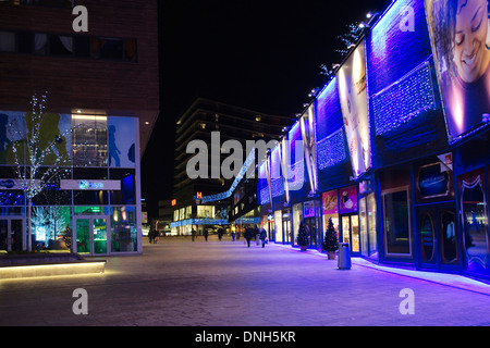 City Mall in der Nacht in Almere, Niederlande Stockfoto