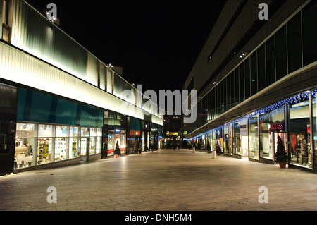 City Mall in der Nacht in Almere, Niederlande Stockfoto