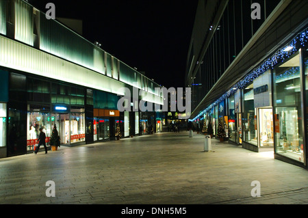 City Mall in der Nacht in Almere, Niederlande Stockfoto