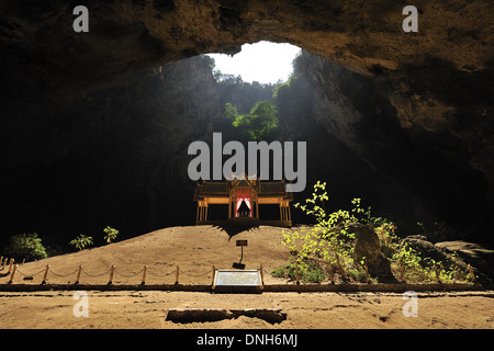 Kula Karuhadd Hall, Phraya Nakorn Höhle in Khao Sam Roi Yot, Thailand Stockfoto