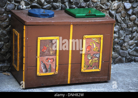 Recycling-Container Costa Rica Mittelamerika Stockfoto