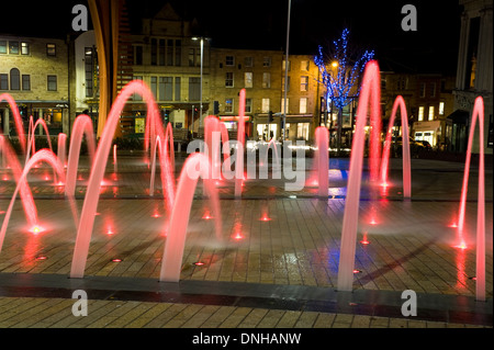 Neue Wasserspiel außerhalb Barnsley Rathaus, South Yorkshire. Stockfoto