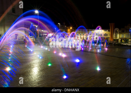 Neue Wasserspiel außerhalb Barnsley Rathaus, South Yorkshire. Stockfoto