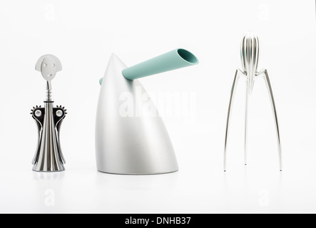 Anna G. Corkscrew, heiße BERTAA / Wasser Wasserkocher, Alessi Zitronenpresse Juicy Salif Citrus entworfen von Philippe Starck für Alessi. Stockfoto