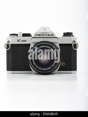 Asahi Pentax K1000 35mm SLR Filmkamera. 1976 machte in Japan Asahi Optical Co., Ltd. Stockfoto