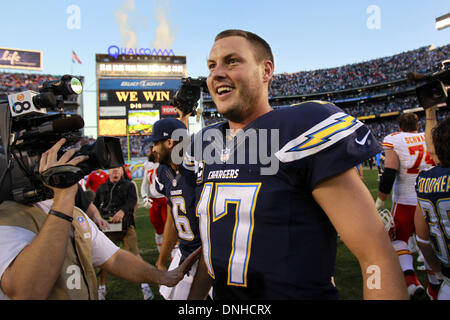 San Diego, Kalifornien, USA. 29. Dezember 2013. San Diego Chargers Quarterback PHILIP RIVERS feiert nach dem Sieg gegen die Kansas City Chiefs 27-24 in der NFL-Spiel im Qualcomm Stadium. Bildnachweis: KC Alfred/ZUMAPRESS.com/Alamy Live-Nachrichten Stockfoto