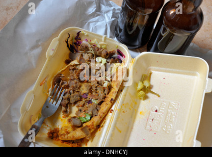 Übrig gebliebene Döner Kebab Essen zum mitnehmen. Stockfoto