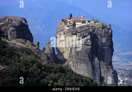 Griechisch orthodoxe Kloster der Heiligen Dreifaltigkeit (1475) Cliff Top Kloster, Meteora, Thessalien Griechenland Stockfoto