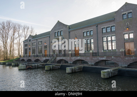 Ir. D.f. Woudagemaal in Lemmer, eröffnet im Jahre 1920 von Königin Wilhelmina, ist die größte dampfbetriebene Pumpstation Stockfoto