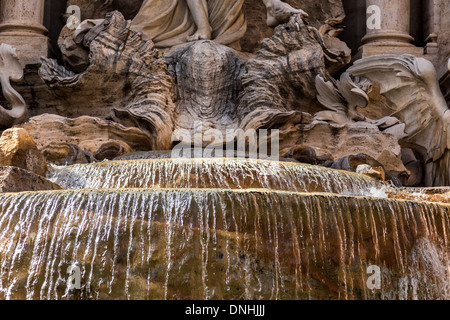 Skulpturen auf einem Brunnen Fontana di Trevi, Trevi, Rom, Provinz Rom, Latium, Italien Stockfoto