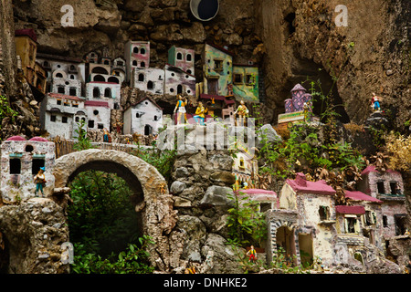 Miniatur-Häuser auf den Felsen, Amalfi, Provinz Salerno, Kampanien, Italien Stockfoto