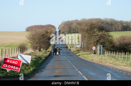 Die alte A344 Straße geschlossen, wenn Stonehenge Besucherzentrum Dezember 2013.Used jetzt für Lastzug eröffnet und wandern Besucher Stockfoto