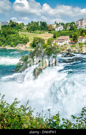 Rheinfall, Wasserfall des Flusses Rhein in der Schweiz Stockfoto