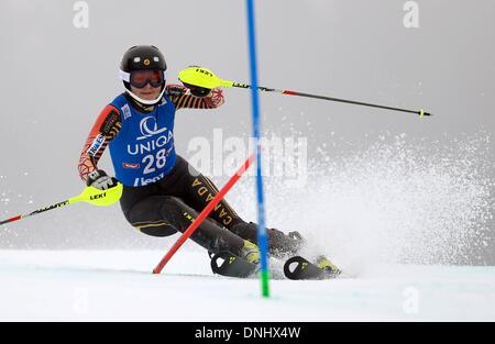 Lienz, Österreich. 29. Dezember 2013. Womens FIS Slalom Ski Weltmeisterschaften. Elli Terwiel (CAN). Bildnachweis: Aktion Plus Sport/Alamy Live-Nachrichten Stockfoto