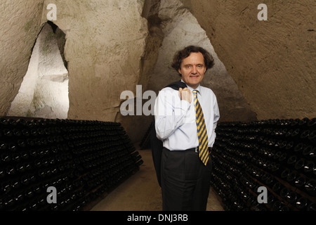 PIERRE-EMMANUEL TAITTINGER IN DEN WEINKELLERN VON TAITTINGER CHAMPAGNER, MARNE (51), CHAMPAGNE-ARDENNE, FRANKREICH Stockfoto