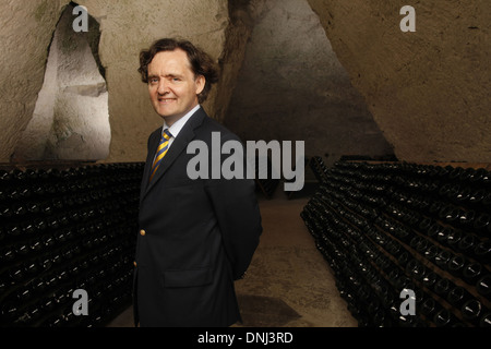 PIERRE-EMMANUEL TAITTINGER IN DEN WEINKELLERN VON TAITTINGER CHAMPAGNER, MARNE (51), CHAMPAGNE-ARDENNE, FRANKREICH Stockfoto